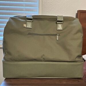 Beis Weekender + Dopp Kit in Olive
